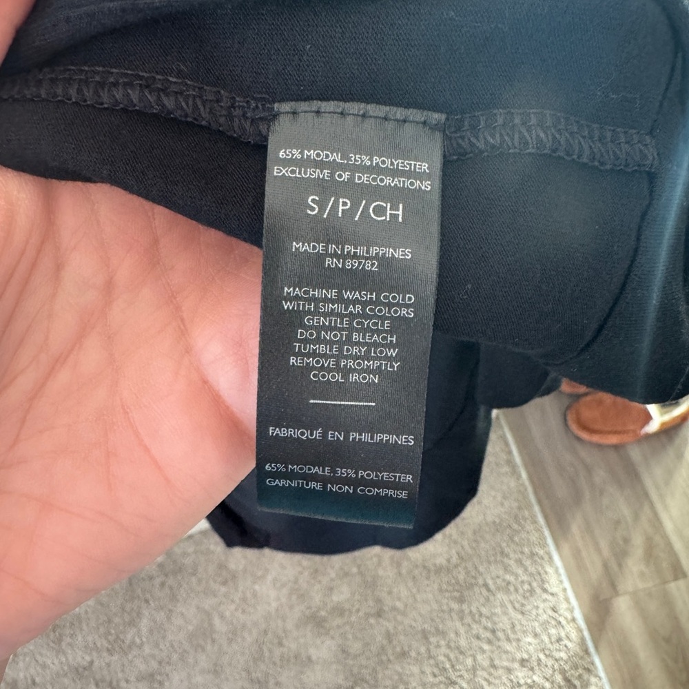 Natori Classic Black Women's Robe - Picture 3 of 4